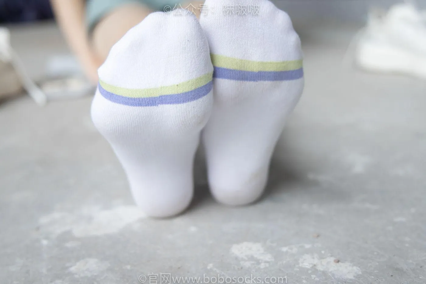 [BoBoSocks袜啵啵]NO.025 熊熊-安踏运动鞋、白色棉袜（踩脏）、裸足 [146P]插图2
